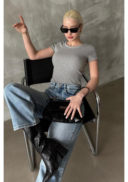 Gri Geniş Yaka Fittili Basic Kadın T-Shirt MG2293