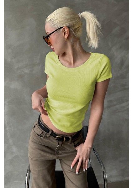 Sarı Geniş Yaka Fittili Basic Kadın T-Shirt MG2293