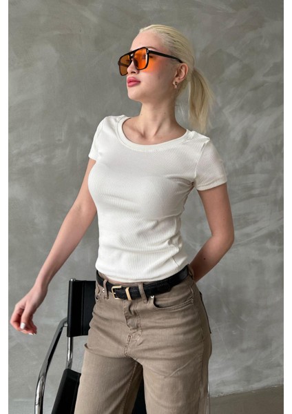 Beyaz Geniş Yaka Fittili Basic Kadın T-Shirt MG2293