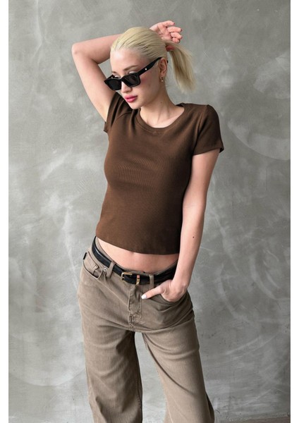 Kahverengi Geniş Yaka Fittili Basic Kadın T-Shirt MG2293