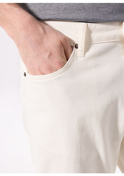 Kırık Beyaz Erkek Düz Paça Slim Fit Denim Pantolon F4SM-PNT 110 fırsatları