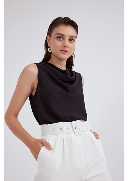 Degaje Yaka Kolsuz Bluz - Siyah