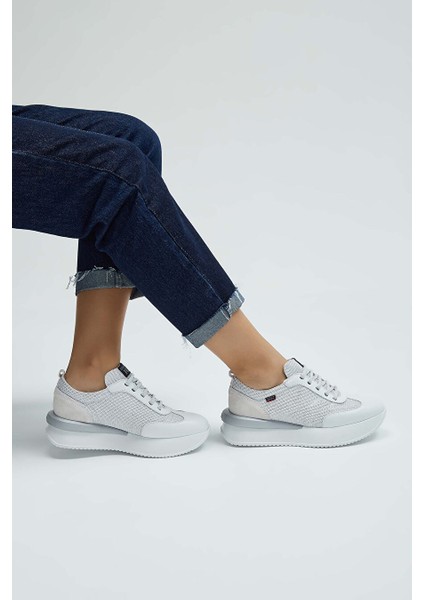 Kadın Deri & Tekstil Beyaz/bej Sneakers & Spor Ayakkabı fırsatları