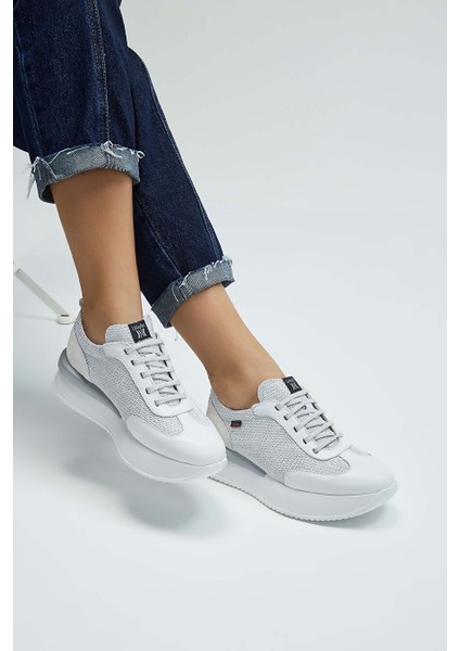 Kadın Deri & Tekstil Beyaz/bej Sneakers & Spor Ayakkabı indirimleri