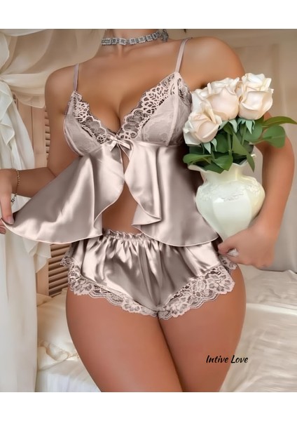 Intive Bej Saten Kutulu Dantelli Önü ve Sırtı Açık Büstiyer Mini Şort Takım