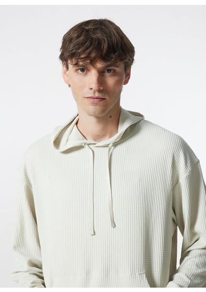 1383108-273 Ua Rival Waffle Hoodie Bej Erkek Kapüşon Yaka Bol Kesim Sweatshirt fırsatları