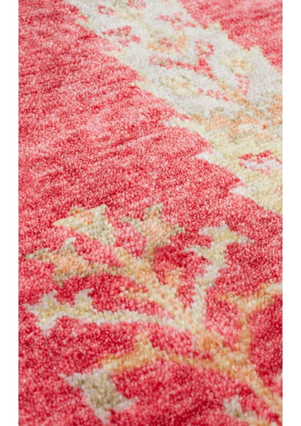 ZR 08 RED AUTUMN Q - ZARA - Otantik Desenli Özel Hav Vermeyen ve Kolay Temizlenebilir Tensel Kullanılarak El Emeği ile Özel Tezgahlarda Üretilen Modern Uşak Halısı