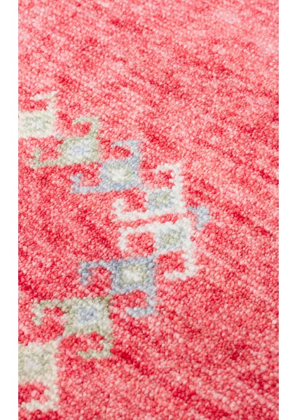 ZR 20 RED MULTY - ZARA - Otantik Desenli Özel Hav Vermeyen ve Kolay Temizlenebilir Tensel Kullanılarak El Emeği ile Özel Tezgahlarda Üretilen Modern Uşak Halısı