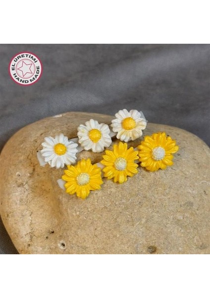 5848 El Yapımı Polimer Kil Beyaz ve Sarı Papatya Çiçeği Tasarımlı 2'li Yan Saç Tokası / 6,5 cm