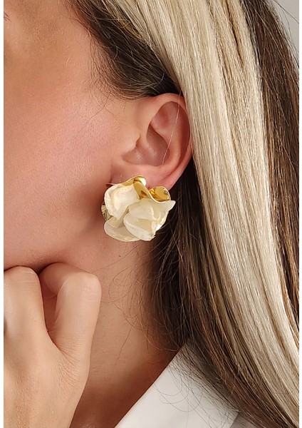 Dokulu Taç Yaprak Çiçek Tül Model Küçük Boy Küpe fiyatları