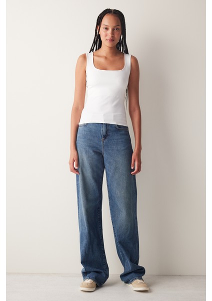 Kare Yaka Beyaz Üst modelleri