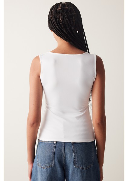 Kare Yaka Beyaz Üst indirimleri