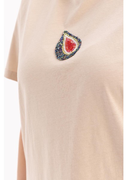 Bej-Kısa Kollu Nakış Detaylı Süprem Tshirt