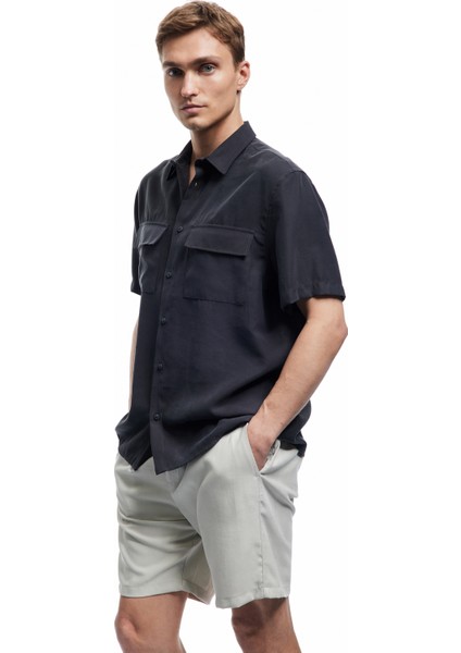 Yeni Sezon Düğmeli Klasik Yaka Kapaklı Cep Detaylı Rayon Regular Fit Viskon Kısa Kollu Gömlek