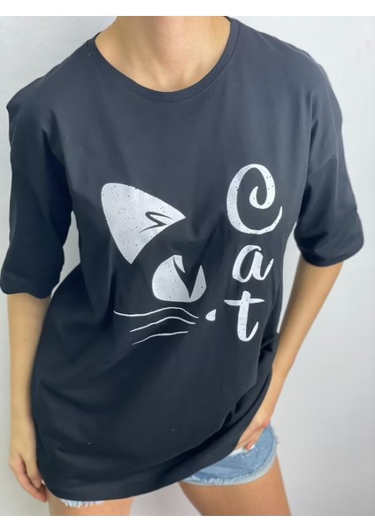 Kadın Siyah Kedi Desenli Rahat Kesim Tişört