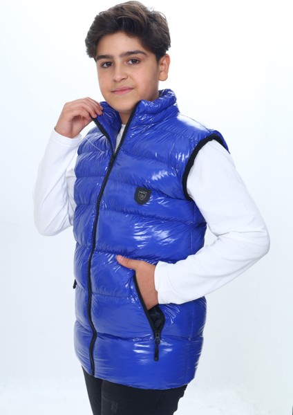 Erkek Çocuk Parlak Görünümlü Göğsü Armalı Yelek