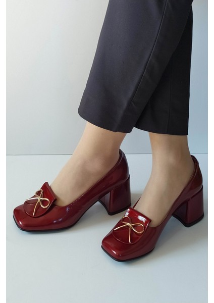 Kadın Bordo Rugan Hakiki Deri Klasik Topuklu Ayakkabı Küt Burun Fiyonk Toka Detaylı