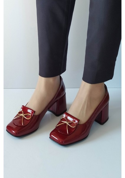 Kadın Bordo Rugan Hakiki Deri Klasik Topuklu Ayakkabı Küt Burun Fiyonk Toka Detaylı fiyatları