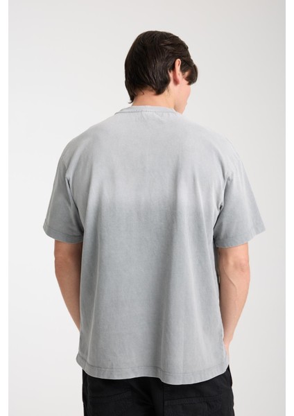 Erkek Bisiklet Yaka Pamuk Moon Baskılı T-Shirt - Modern ve Şık Spor Tarzı, Yazlık fırsatları