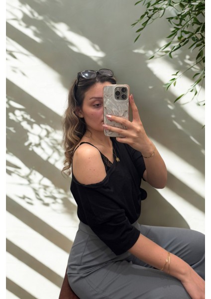 Kadın Düşük Omuz Kayık Yaka Oversize T-Shirt fırsatları