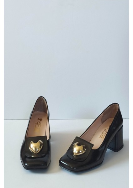 Kadın Siyah Rugan Hakiki Deri Klasik Topuklu Ayakkabı Küt Burun Toka Detaylı modelleri