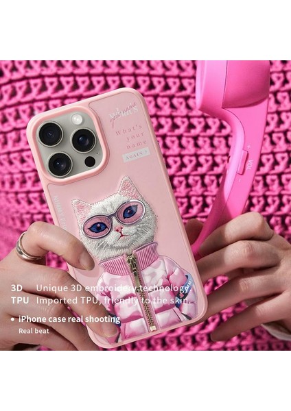 iPhone 15 3D Gerçek Nakış Işleme Kabartmalı Kedi Fermuar Mont Gözlük Detaylı Cool Glasses 2.0 White Rich And Beauty Kılıf fiyatları