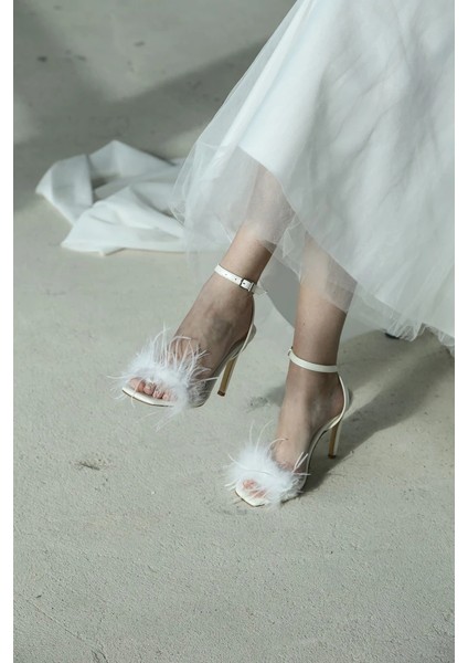 Diva Tüylü Stiletto Beyaz