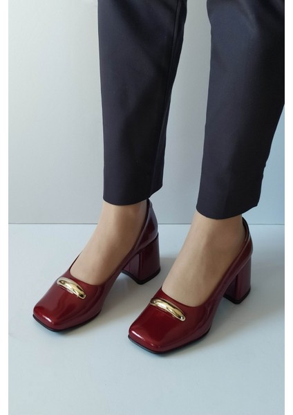 Kadın Bordo Rugan Hakiki Deri Klasik Topuklu Ayakkabı Küt Burun Gold Toka Detaylı fiyatları