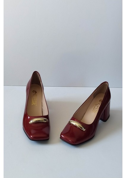 Kadın Bordo Rugan Hakiki Deri Klasik Topuklu Ayakkabı Küt Burun Gold Toka Detaylı modelleri