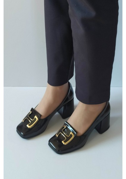 Kadın Siyah Rugan Hakiki Deri Klasik Topuklu Ayakkabı Küt Burun Toka Detaylı fiyatları