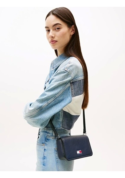 Tjw Must Flap Crossover Kadın Mavi Çanta AW0AW17553C1G modelleri