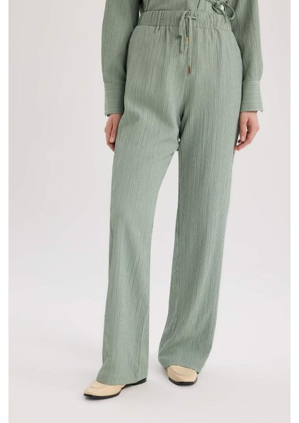 Yeni Sezon Wide Leg Cep Detaylı Standart Paça Krinkıl Kumaş Pantolon