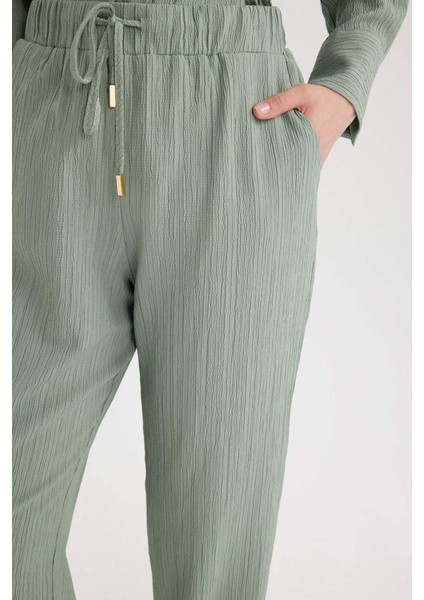 Yeni Sezon Wide Leg Cep Detaylı Standart Paça Krinkıl Kumaş Pantolon fırsatları