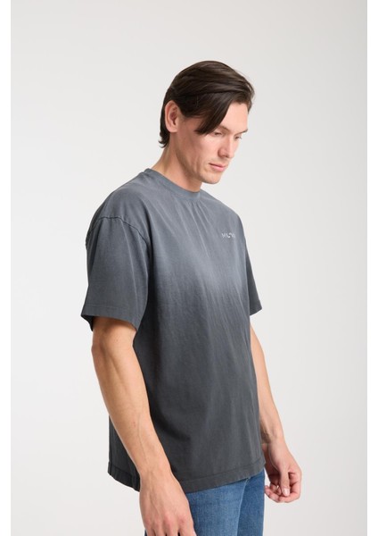 Erkek Bisiklet Yaka Pamuk Moon Baskılı T-Shirt - Modern ve Şık Spor Tarzı, Yazlık fırsatları