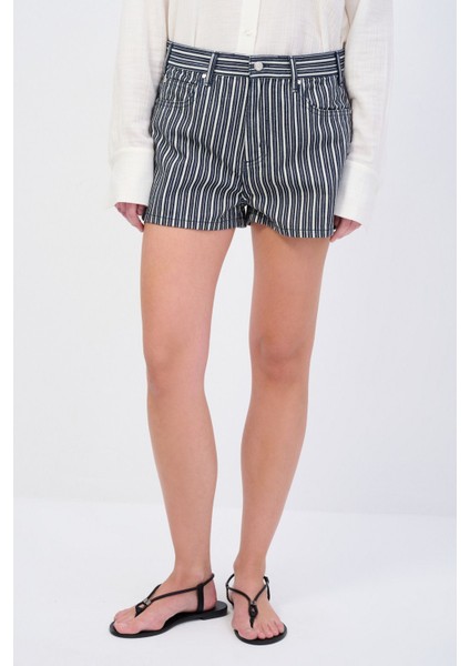 Moda Tutkusu Çizgili Denim Şort fiyatları