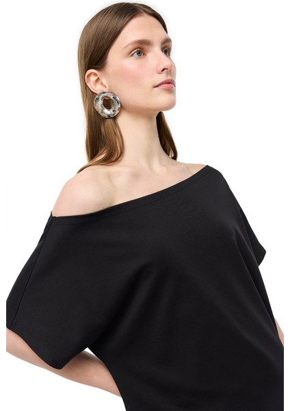 Kayık Yaka Pamuklu Tişört fiyatları