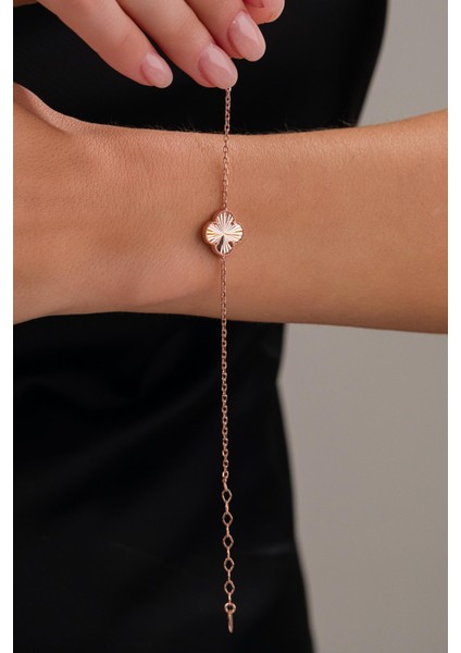 Gümüş Rose Kaplama Yoncalı Yonca Çiçek Lazer Işlemeli Taşsız Bileklik fırsatları