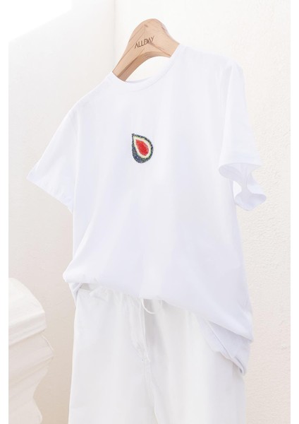 Beyaz-Kısa Kollu Nakış Detaylı Süprem Tshirt fırsatları