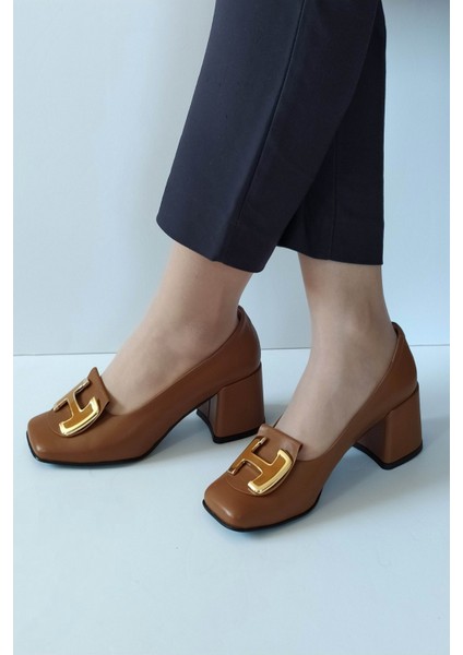 Kadın Taba Hakiki Deri Klasik Topuklu Ayakkabı Küt Burun Toka Detaylı