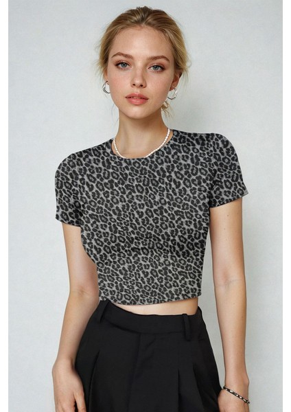 Kadın Leopar Baskılı Pamuklu Likralı Bisiklet Yaka Basic Kısa Kollu Esnek Body Crop fiyatları