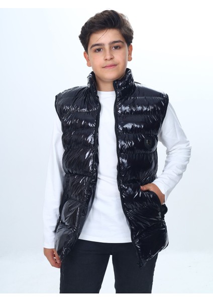 Erkek Çocuk Parlak Görünümlü Göğsü Armalı Yelek