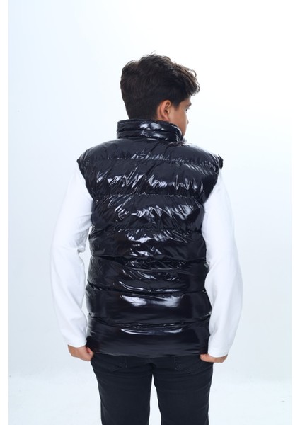 Erkek Çocuk Parlak Görünümlü Göğsü Armalı Yelek indirimleri