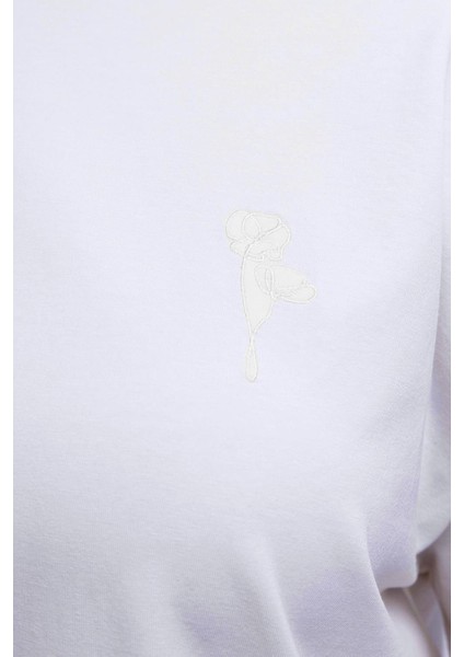 Ekru-Kısa Kollu Nakış Detaylı T-Shirt