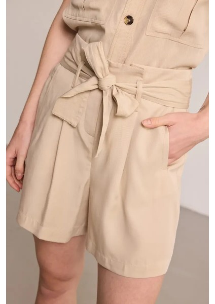 Beli Kemerli Tencel Şort - Bej