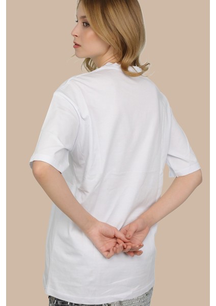 Beyaz Bisiklet Yaka Özel Tasarım Ejderha Nakış Desenli Oversize T-Shirt indirimleri