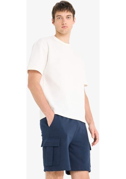 Yeni Sezon Regular Fit Beli Bağcıklı Kargo Cepli Şort fırsatları