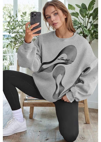 Kadın Gri Limited Baskılı 0 Sıfır Yaka Oversize Salaş Bol Kesim Polar Sweatshirt
