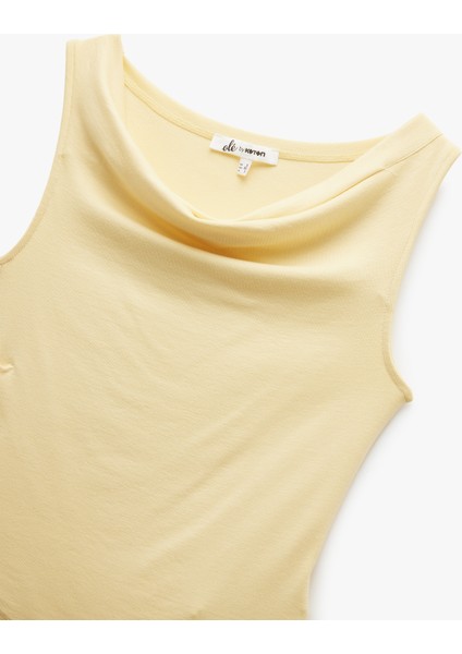Yeni Sezon Slim Fit Degaje Yaka Asimetrik Kolsuz Viskon Bluz indirimleri