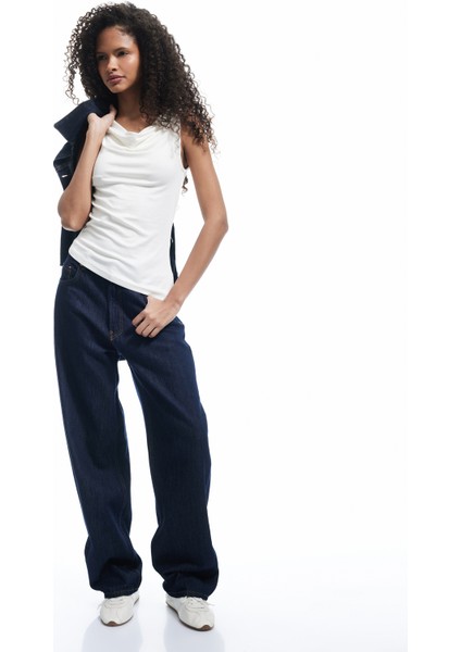 Yeni Sezon Slim Fit Degaje Yaka Asimetrik Kolsuz Viskon Bluz