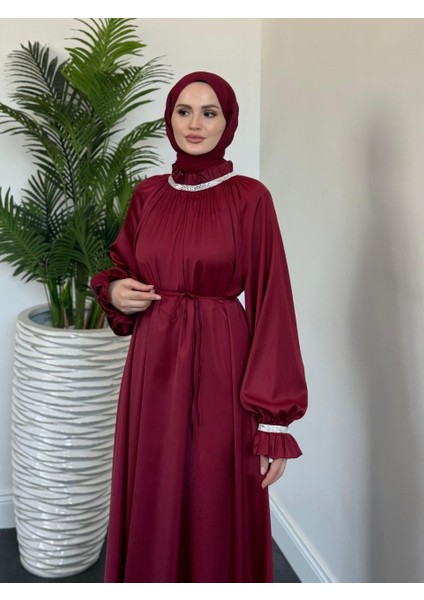 Yaka ve Kol Taş Detaylı Abiye Elbise